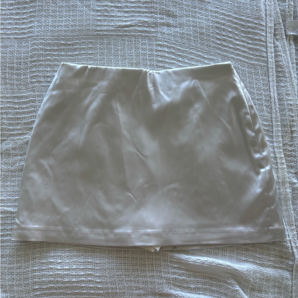 Elegant White Women's Skirt